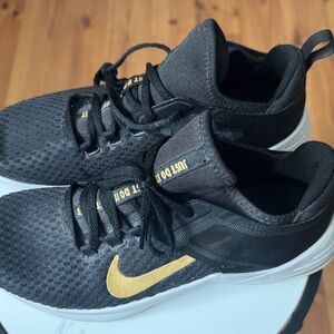 Nike Men's Black and Gold Athletic Sneakers